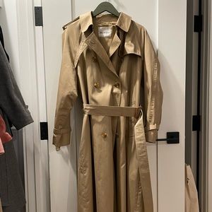 Saks Fith Ave trench coat, size M. Very good condition